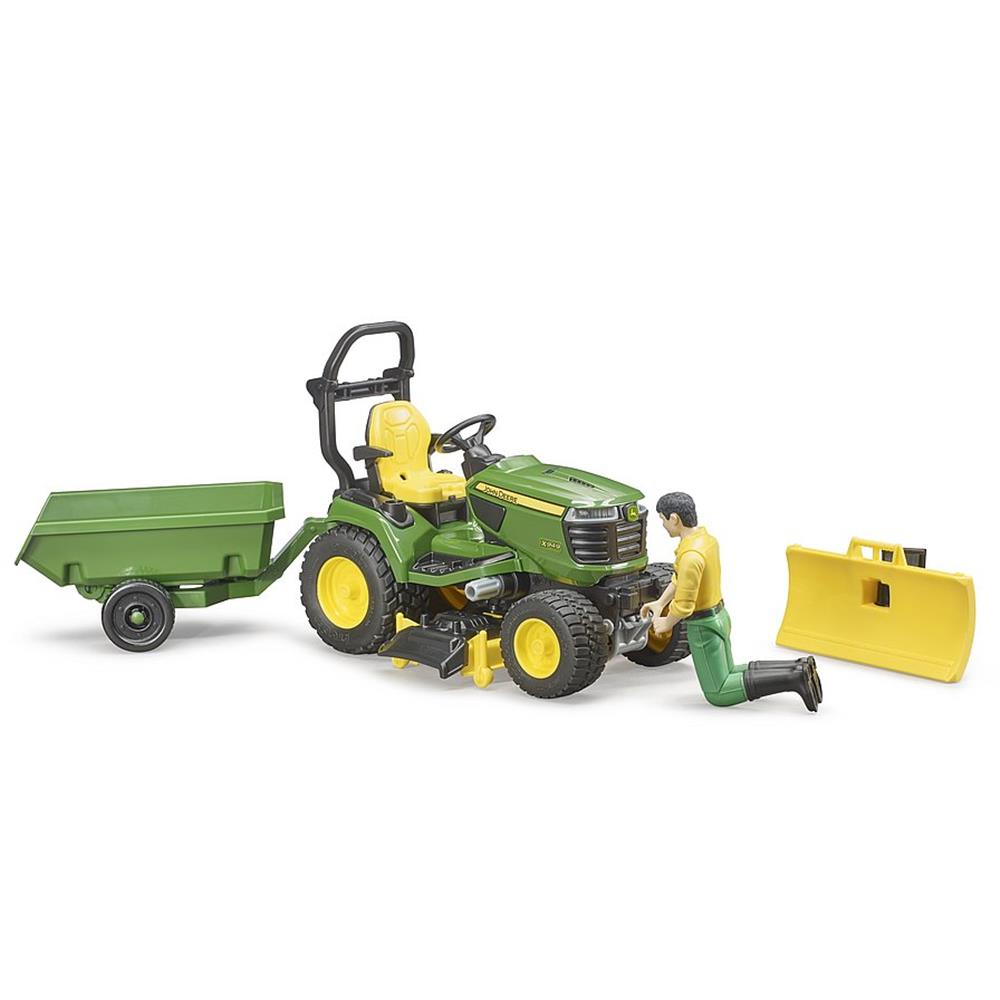 Bruder 62104 - bworld John Deere Aufsitzrasenmäher mit Anhänger und Gärtner