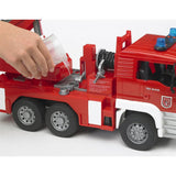 Bruder 02771 - MAN TGA Feuerwehr mit Drehleiter, Wasserpumpe und Light & Sound Modul