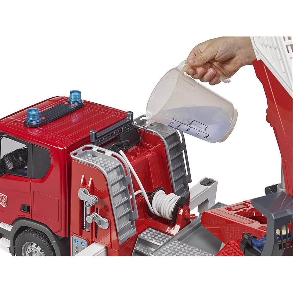 Bruder 03591 - Scania Super 560R Feuerwehr mit Drehleiter, Wasserpumpe, Licht & Sound Modul